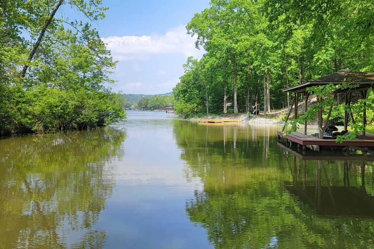 Lakeside Hot Springs Retreat With Kayaks And Boat Dock Hot Springs Village Exterior photo